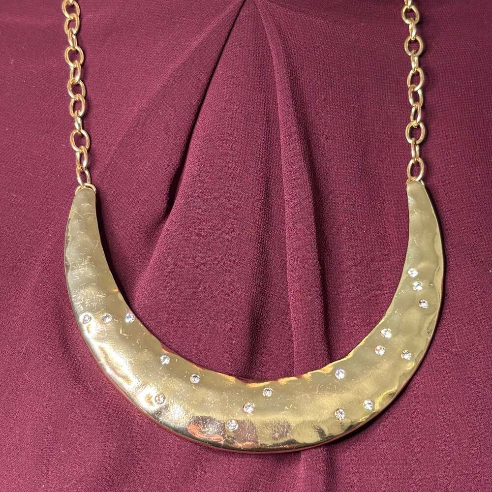 Cato Gold Tone Hammered Crescent Rhinestone Statement Necklace NWT 21”
